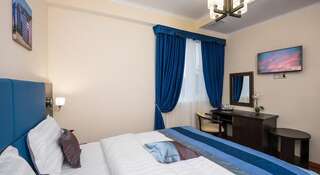 Гостиница Бутик Отель Моцарт Краснодар Улучшенный номер с кроватью размера -4